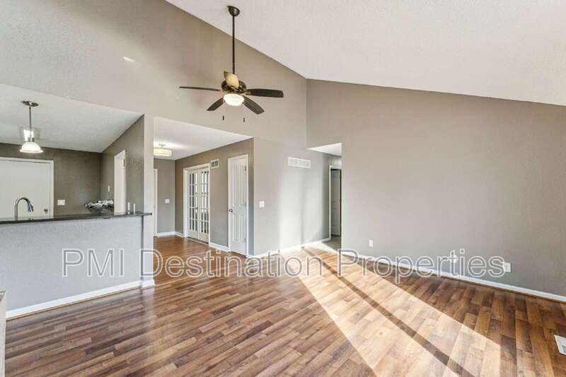 FOR RENT – Spacious 4 Bed / 3 Bath + Office in Prairie Village | 1st Month FREE! property image