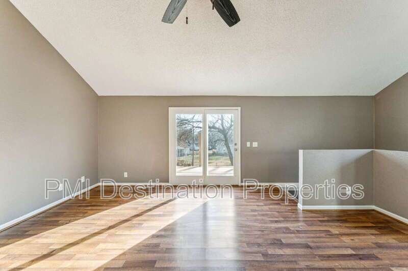 FOR RENT – Spacious 4 Bed / 3 Bath + Office in Prairie Village | 1st Month FREE! property image