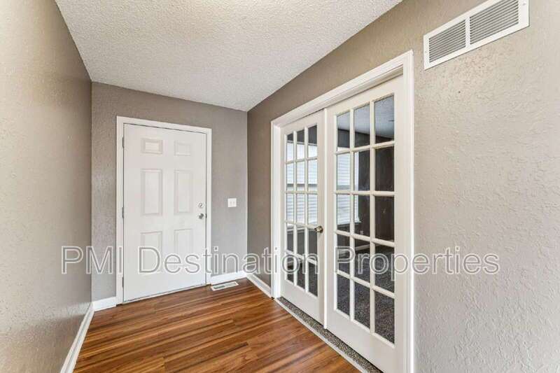 FOR RENT – Spacious 4 Bed / 3 Bath + Office in Prairie Village | 1st Month FREE! property image