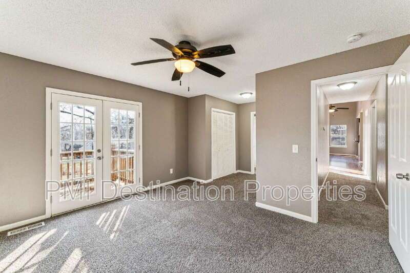 FOR RENT – Spacious 4 Bed / 3 Bath + Office in Prairie Village | 1st Month FREE! property image