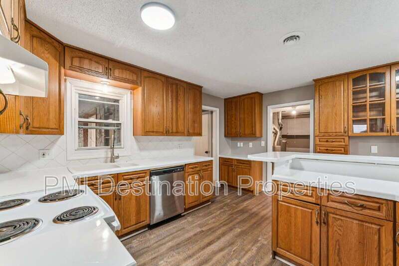 Welcome home to this large 3 bedroom, 1.5 bath property with plenty of space to spread out! 1st month's rent is FREE! property image