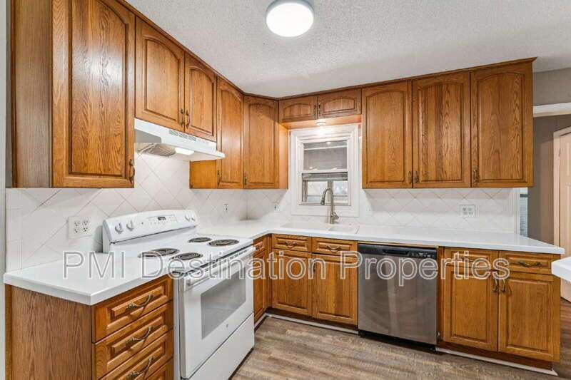 Welcome home to this large 3 bedroom, 1.5 bath property with plenty of space to spread out! 1st month's rent is FREE! property image