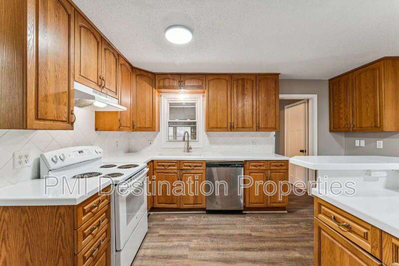 Welcome home to this large 3 bedroom, 1.5 bath property with plenty of space to spread out! 1st month's rent is FREE! property image