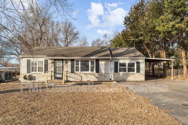 Welcome home to this large 3 bedroom, 1.5 bath property with plenty of space to spread out! 1st month's rent is FREE! property image