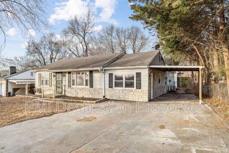 Welcome home to this large 3 bedroom, 1.5 bath property with plenty of space to spread out! 1st month's rent is FREE! property image