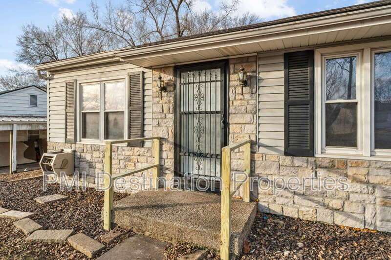 Welcome home to this large 3 bedroom, 1.5 bath property with plenty of space to spread out! 1st month's rent is FREE! property image