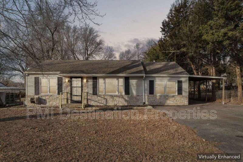 Welcome home to this large 3 bedroom, 1.5 bath property with plenty of space to spread out! 1st month's rent is FREE! property image