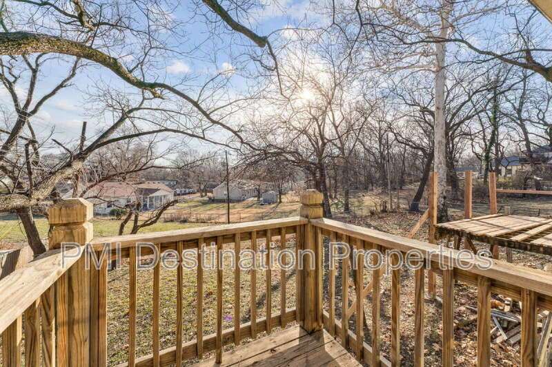 FOR RENT – Spacious 4 Bed / 3 Bath + Office in Prairie Village | 1st Month FREE! property image