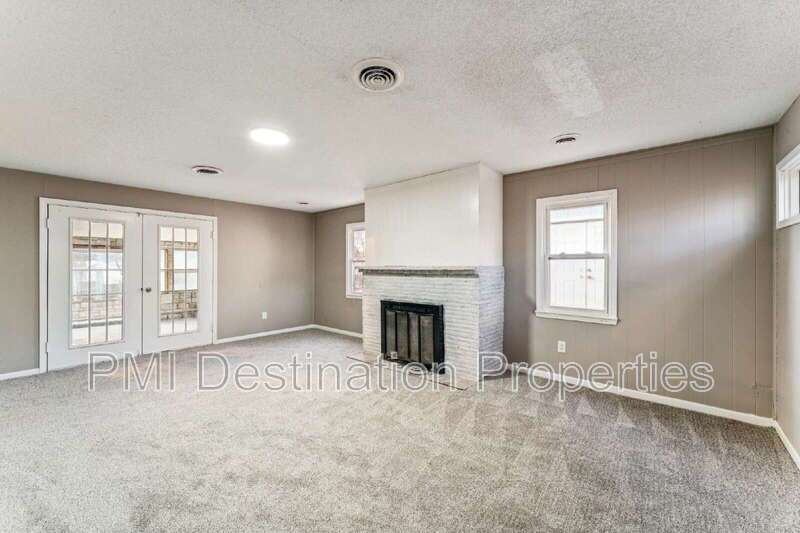 Welcome home to this large 3 bedroom, 1.5 bath property with plenty of space to spread out! 1st month's rent is FREE! property image