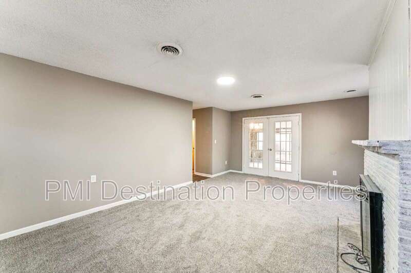 Welcome home to this large 3 bedroom, 1.5 bath property with plenty of space to spread out! 1st month's rent is FREE! property image