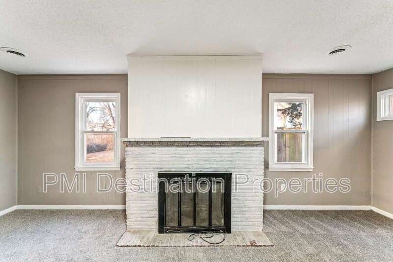 Welcome home to this large 3 bedroom, 1.5 bath property with plenty of space to spread out! 1st month's rent is FREE! property image