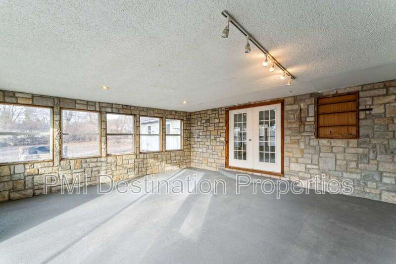 Welcome home to this large 3 bedroom, 1.5 bath property with plenty of space to spread out! 1st month's rent is FREE! property image