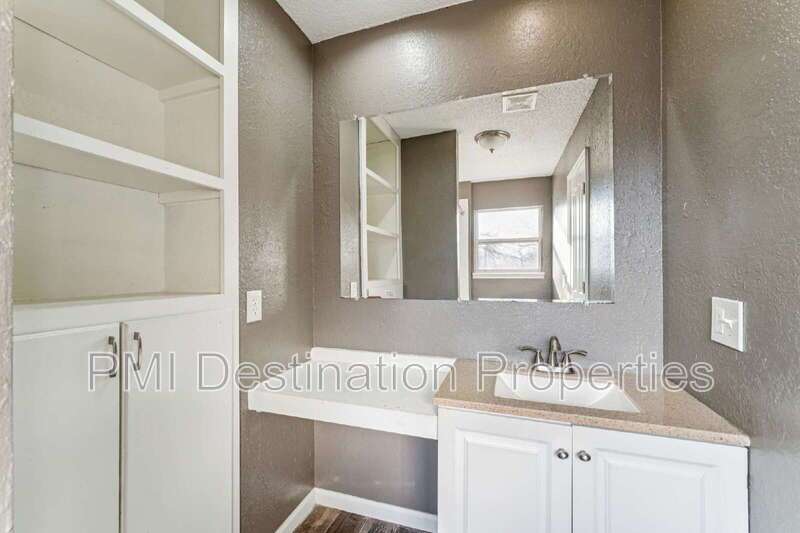 FOR RENT – Spacious 4 Bed / 3 Bath + Office in Prairie Village | 1st Month FREE! property image