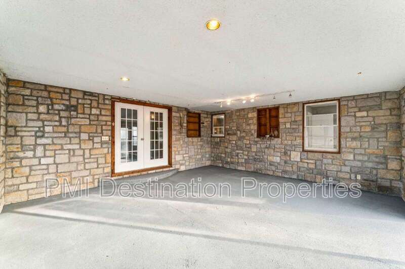 Welcome home to this large 3 bedroom, 1.5 bath property with plenty of space to spread out! 1st month's rent is FREE! property image