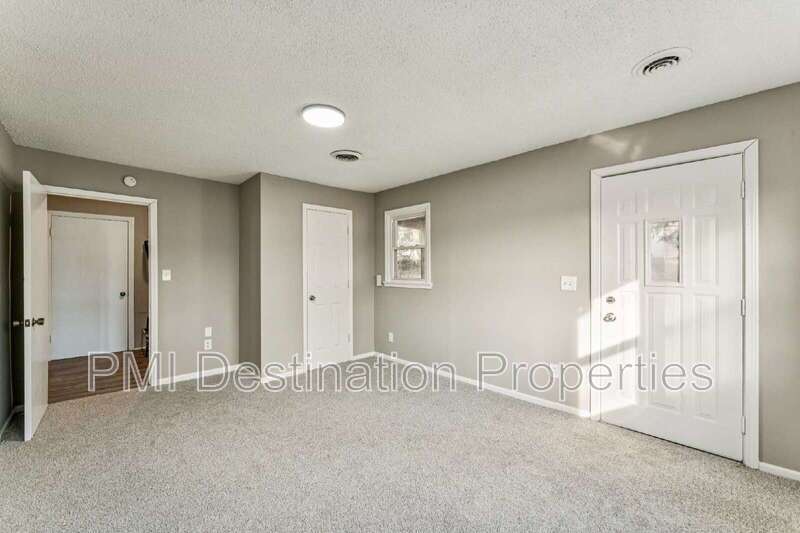 Welcome home to this large 3 bedroom, 1.5 bath property with plenty of space to spread out! 1st month's rent is FREE! property image