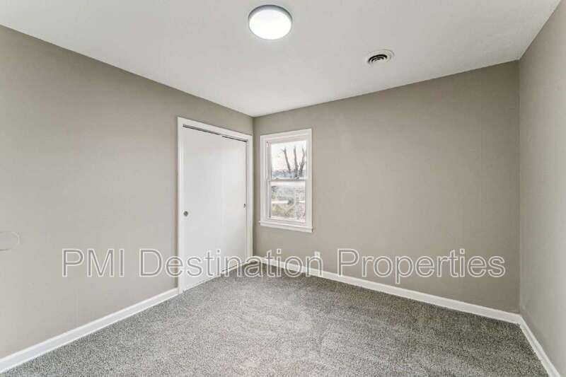 Welcome home to this large 3 bedroom, 1.5 bath property with plenty of space to spread out! 1st month's rent is FREE! property image