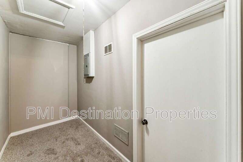 Welcome home to this large 3 bedroom, 1.5 bath property with plenty of space to spread out! 1st month's rent is FREE! property image