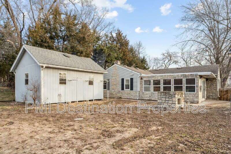 Welcome home to this large 3 bedroom, 1.5 bath property with plenty of space to spread out! 1st month's rent is FREE! property image