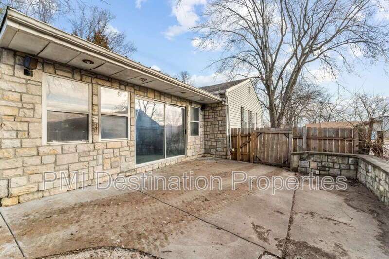 Welcome home to this large 3 bedroom, 1.5 bath property with plenty of space to spread out! 1st month's rent is FREE! property image