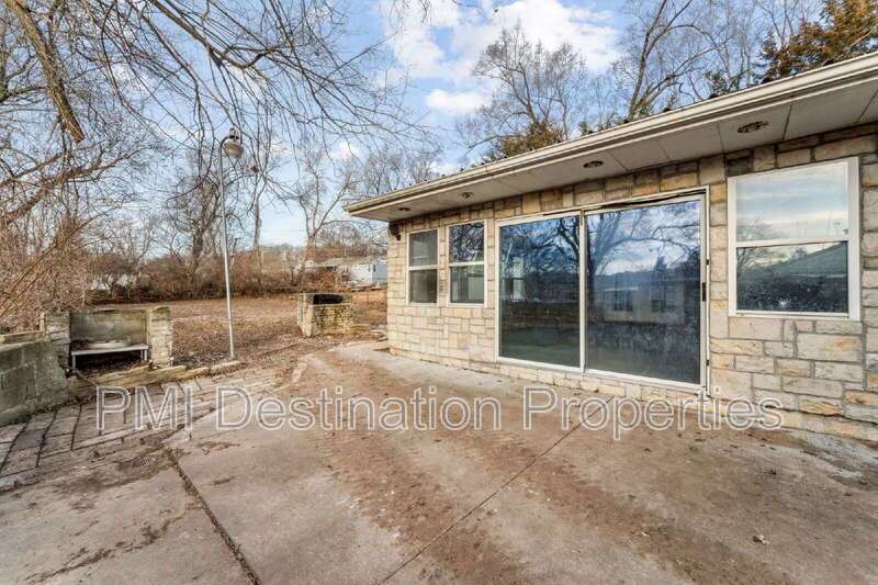 Welcome home to this large 3 bedroom, 1.5 bath property with plenty of space to spread out! 1st month's rent is FREE! property image