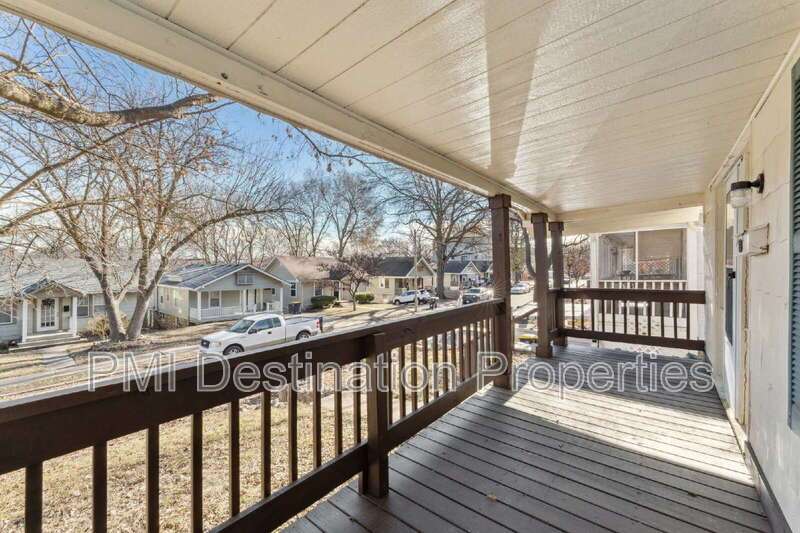 Charming 2-Bed home, close to country Club Plaza and Westport! property image