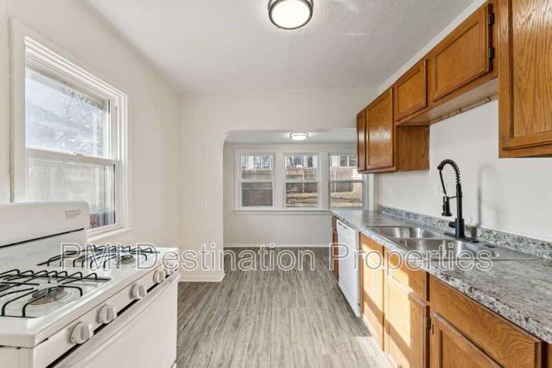 Charming 2-Bed home, close to country Club Plaza and Westport! property image