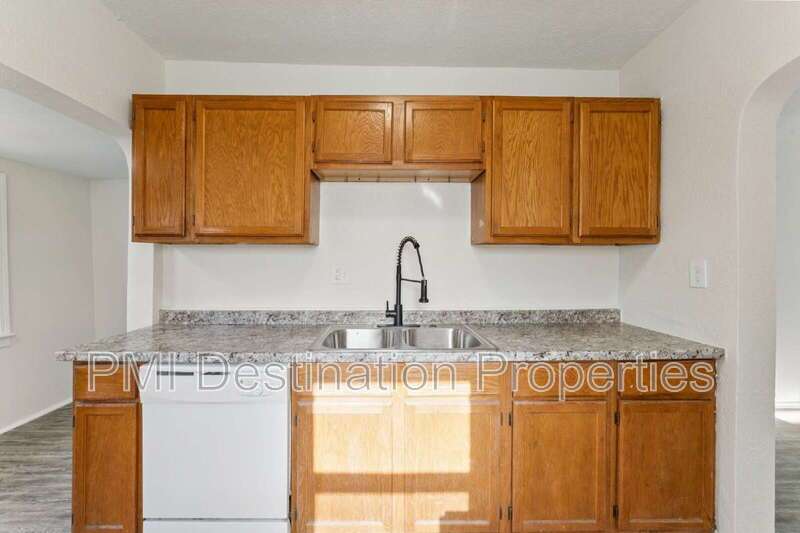 Charming 2-Bed home, close to country Club Plaza and Westport! property image