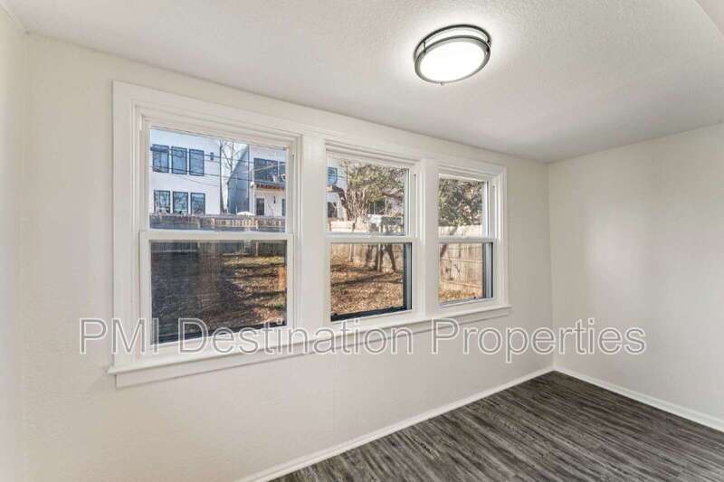 Charming 2-Bed home, close to country Club Plaza and Westport! property image