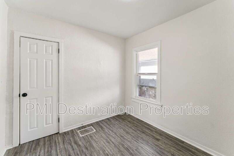 Charming 2-Bed home, close to country Club Plaza and Westport! property image