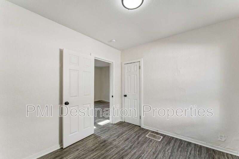 Charming 2-Bed home, close to country Club Plaza and Westport! property image