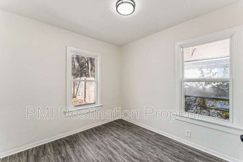 Charming 2-Bed home, close to country Club Plaza and Westport! property image