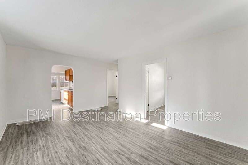 Charming 2-Bed home, close to country Club Plaza and Westport! property image