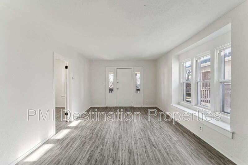 Charming 2-Bed home, close to country Club Plaza and Westport! property image