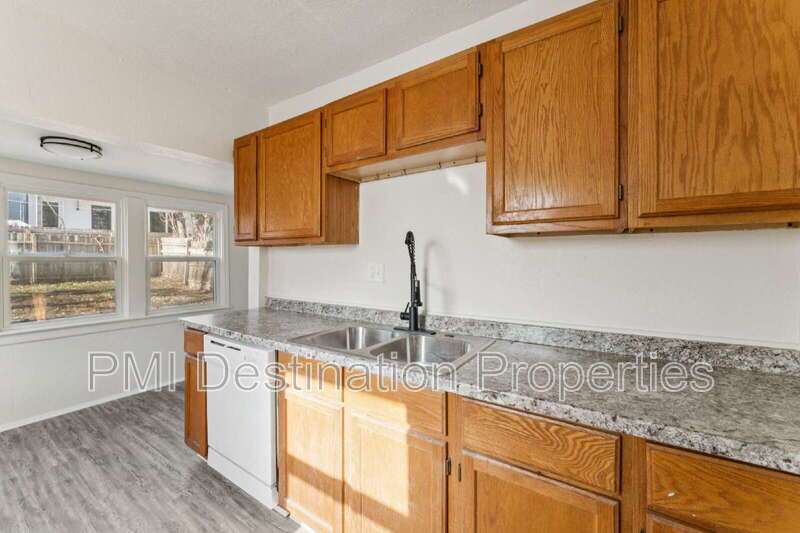 Charming 2-Bed home, close to country Club Plaza and Westport! property image