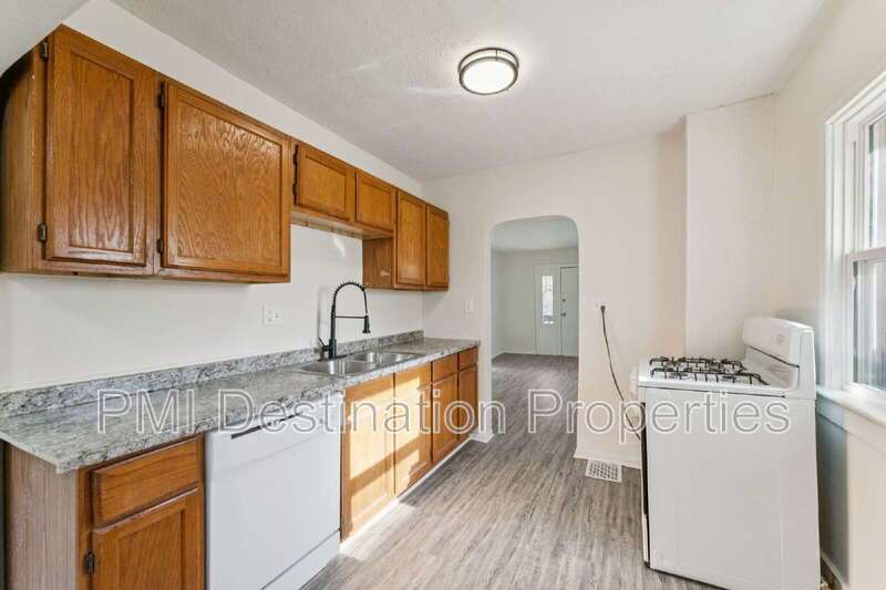 Charming 2-Bed home, close to country Club Plaza and Westport! property image