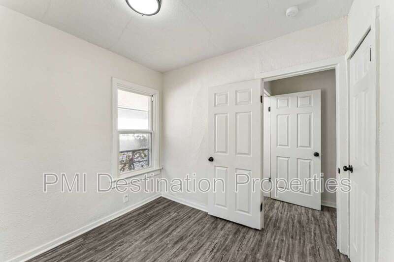 Charming 2-Bed home, close to country Club Plaza and Westport! property image