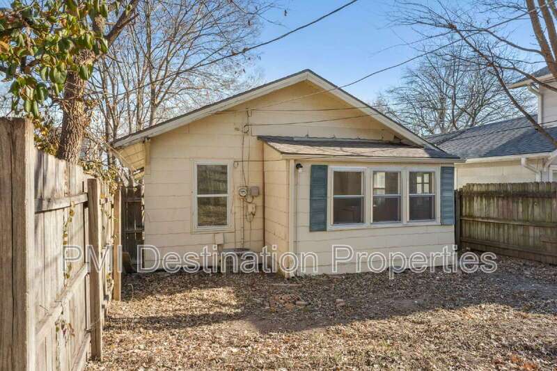 Charming 2-Bed home, close to country Club Plaza and Westport! property image