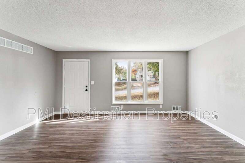 Cozy, Fully-Renovated Ranch Home in South Kansas City, Fully Updated, W/D and Fridge included!  1st month is FREE!!! property image