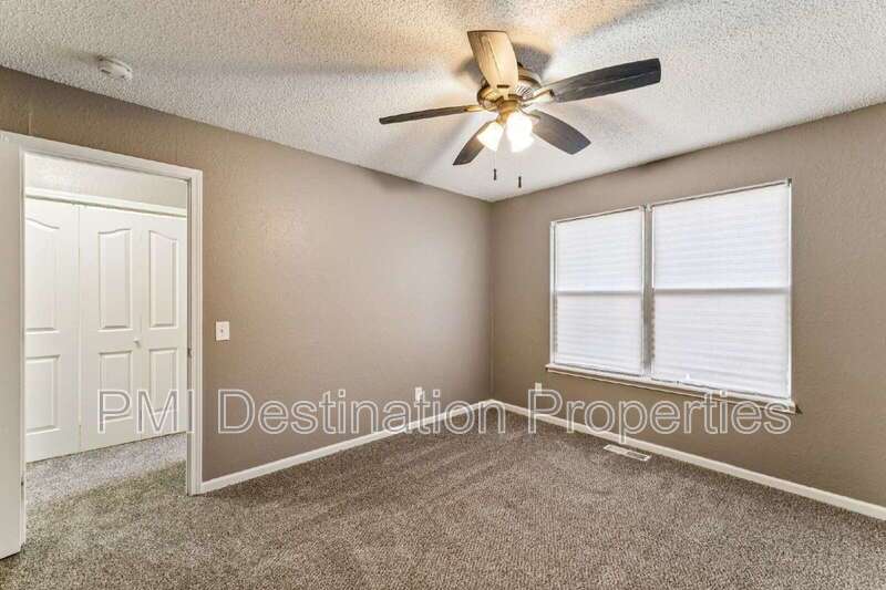 FOR RENT – Spacious 4 Bed / 3 Bath + Office in Prairie Village | 1st Month FREE! property image