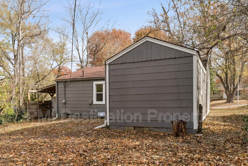 Cozy, Fully-Renovated Ranch Home in South Kansas City, Fully Updated, W/D and Fridge included!  1st month is FREE!!! property image