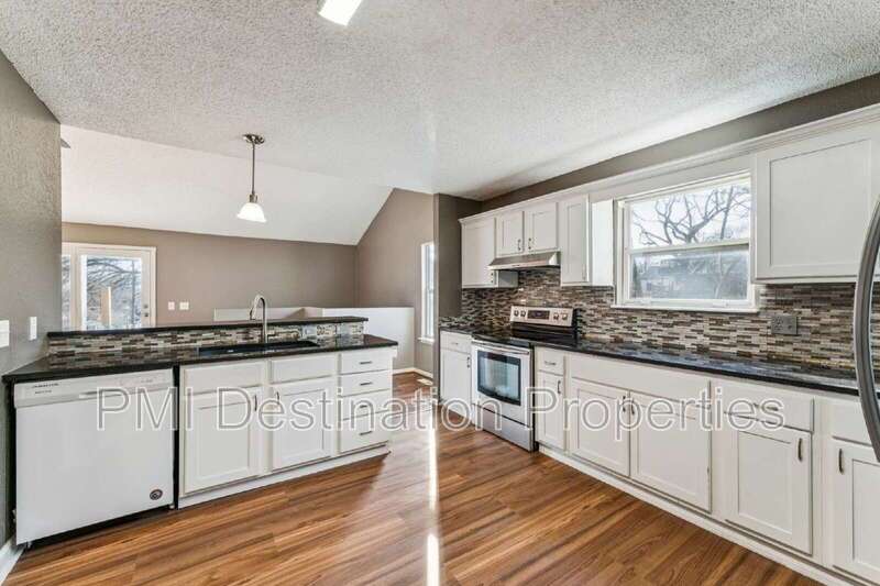 FOR RENT – Spacious 4 Bed / 3 Bath + Office in Prairie Village | 1st Month FREE! property image