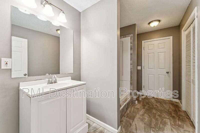 FOR RENT – Spacious 4 Bed / 3 Bath + Office in Prairie Village | 1st Month FREE! property image