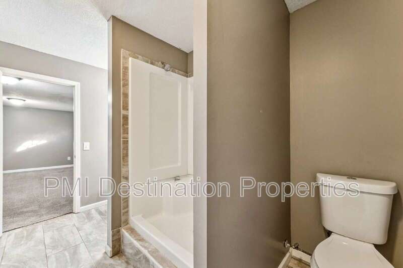 FOR RENT – Spacious 4 Bed / 3 Bath + Office in Prairie Village | 1st Month FREE! property image