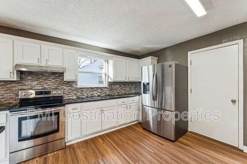 FOR RENT – Spacious 4 Bed / 3 Bath + Office in Prairie Village | 1st Month FREE! property image