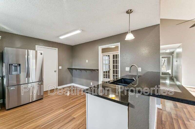 FOR RENT – Spacious 4 Bed / 3 Bath + Office in Prairie Village | 1st Month FREE! property image