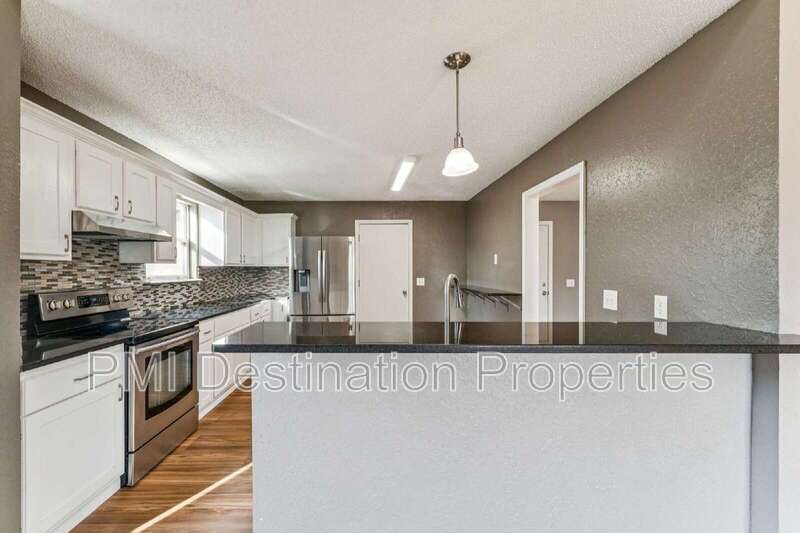 FOR RENT – Spacious 4 Bed / 3 Bath + Office in Prairie Village | 1st Month FREE! property image