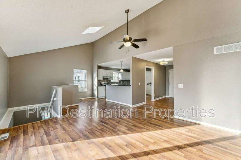 FOR RENT – Spacious 4 Bed / 3 Bath + Office in Prairie Village | 1st Month FREE! property image