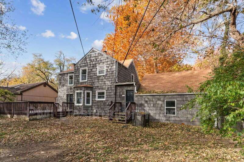 Welcome home to this spacious, fully renovated 3-bedroom, 2.5-bath beauty located in the highly sought-after Indian Village neighborhood.  1st month is FREE! property image