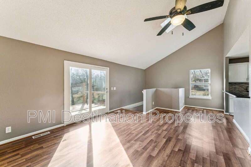 FOR RENT – Spacious 4 Bed / 3 Bath + Office in Prairie Village | 1st Month FREE! property image